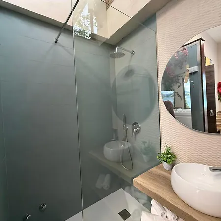 Emmejsuite Hotel *